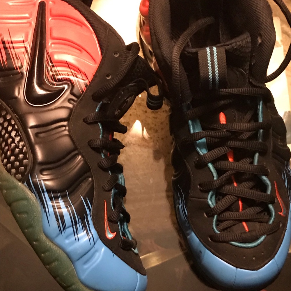 Size 9.5 Men’s Nike